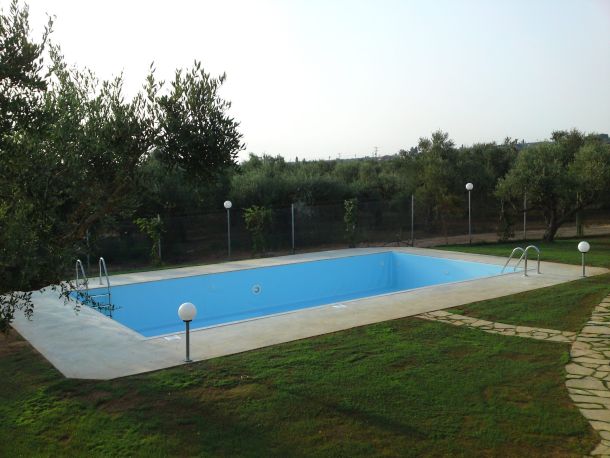 Outdoor swimming pool in Messinia